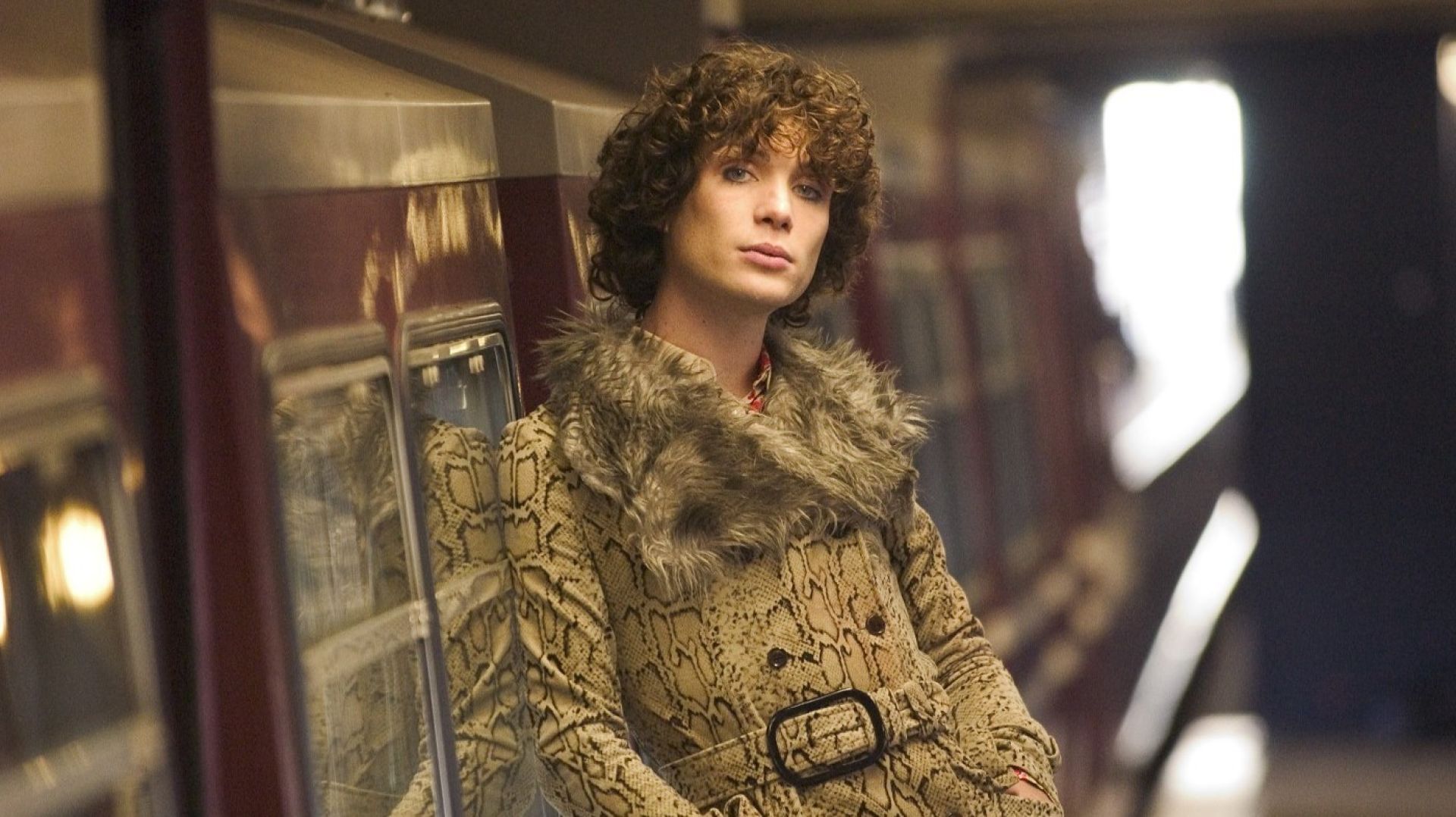 دانلود فیلم Breakfast on Pluto 2005