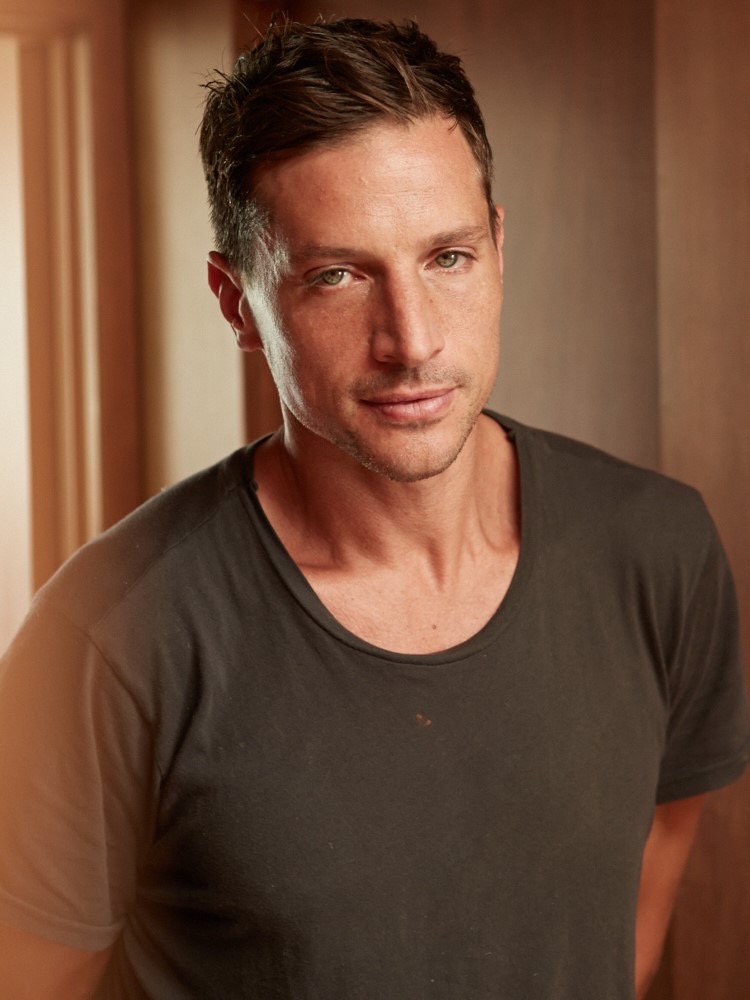 Simon Rex