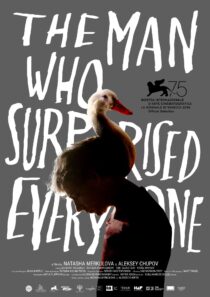 دانلود فیلم The Man Who Surprised Everyone 2018406621-1980760395